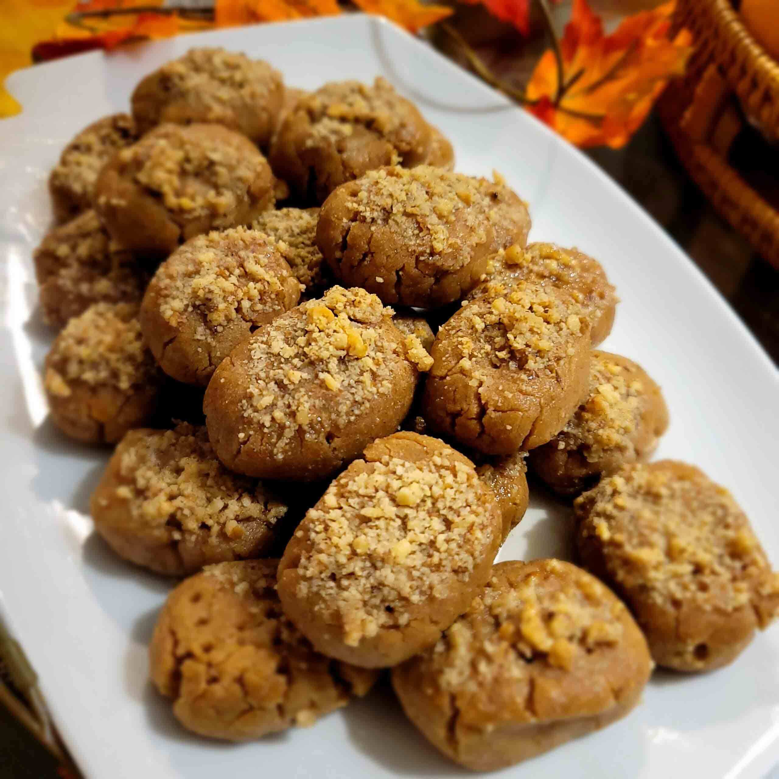 A food blog about Greek Honey Cookies flavoured with honey, olive and grapeseed oil, oranges, cinnamon, and spices.