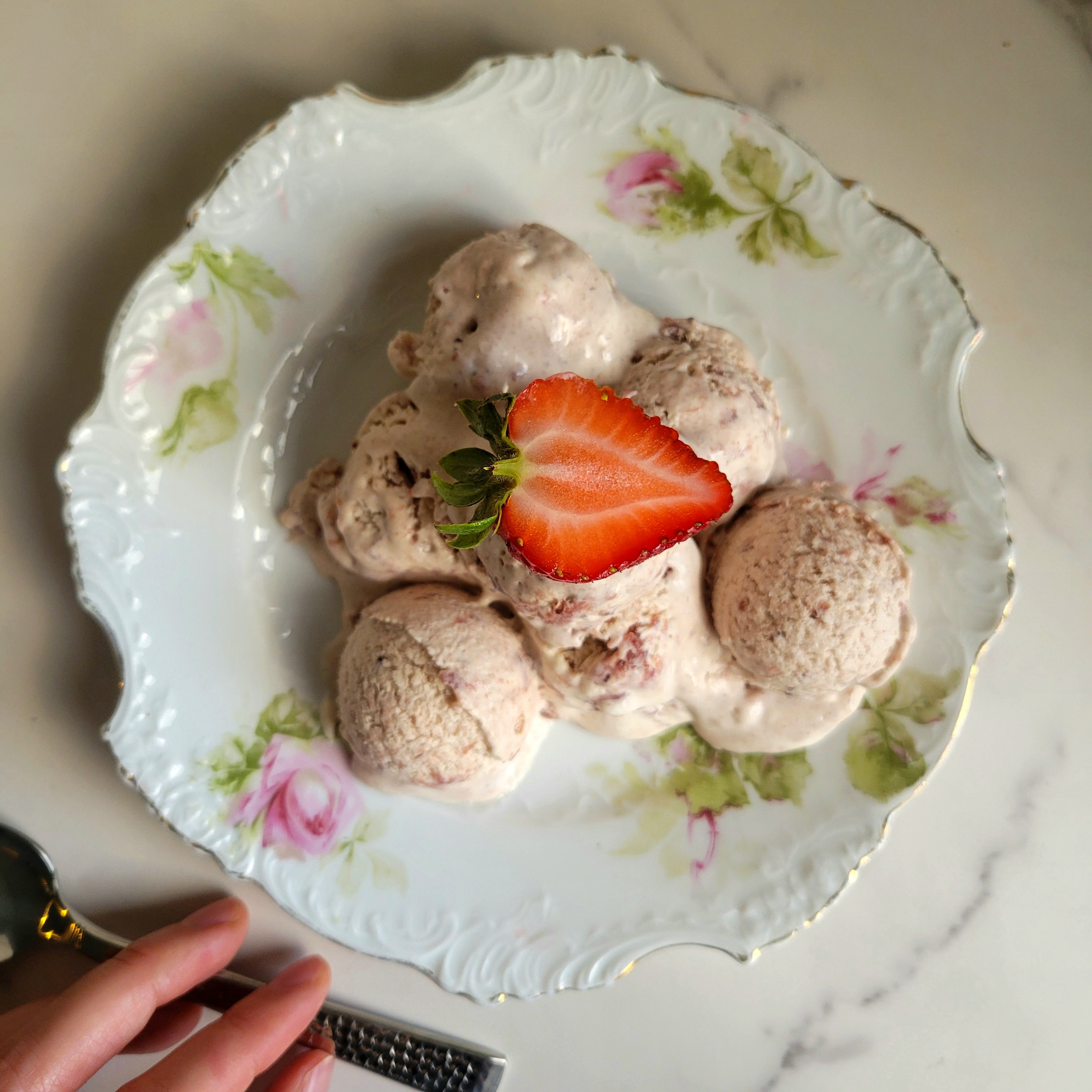 Read more about the article Easy Strawberry (No-Churn) Ice Cream